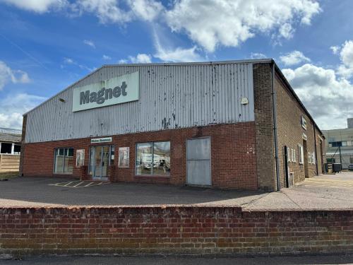 Unit 7, Watford Business Park, Caxton Way, Watford, WD18