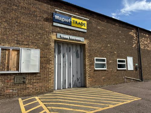 Unit 7, Watford Business Park, Caxton Way, Watford, WD18
