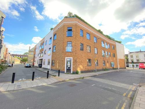 10 Market Place, Brentford, London, TW8
