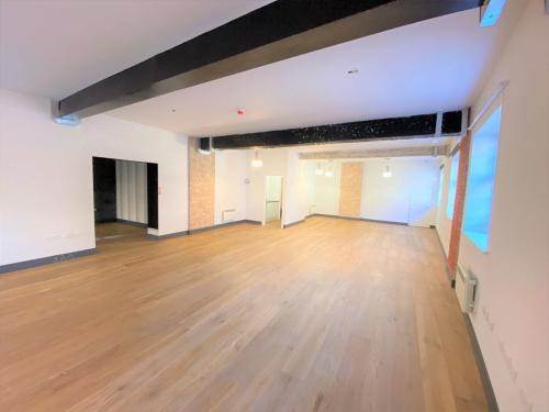 10 Market Place, Brentford, London, TW8