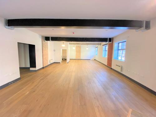 10 Market Place, Brentford, London, TW8