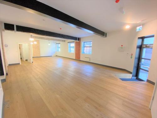 10 Market Place, Brentford, London, TW8