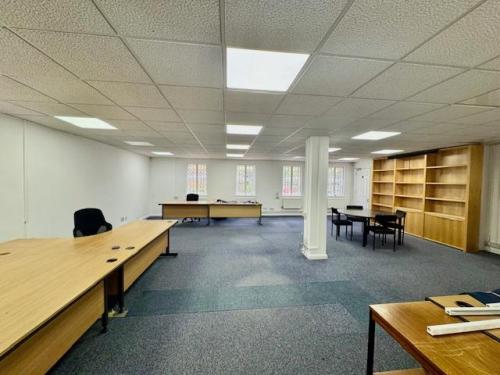 Unit 8 The Courtyard, Meadowbank, Furlong Road, Bourne End, SL8