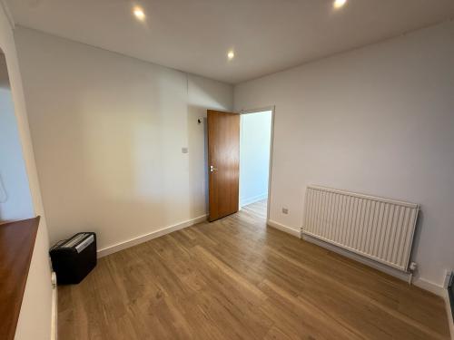 2 Glebe Road, Warlingham, CR6