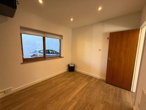 2 Glebe Road, Warlingham, CR6