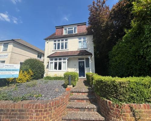 89 High Street, Caterham, CR3