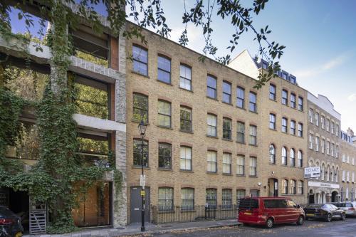 16-17 Clerkenwell Close, Clerkenwell, London, EC1R