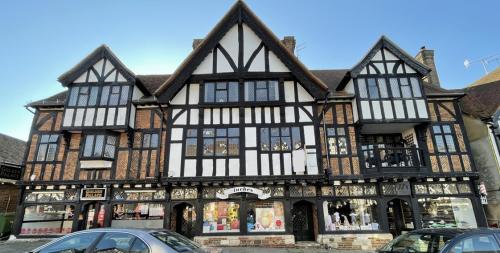 38 Station Road West, Oxted, RH8