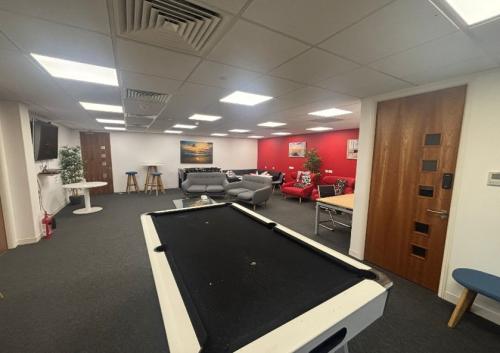 Unit 4 Honeycrock Lane, Redhill, RH1