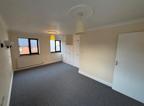 1 Mount Pleasant Road, Caterham, CR3