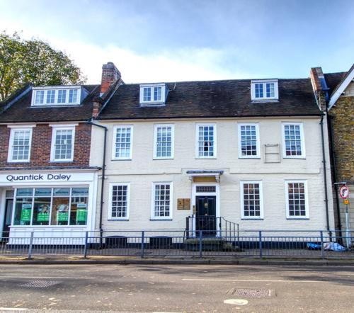 9 Skinner House, 38-40 Bell Street, Reigate, RH2