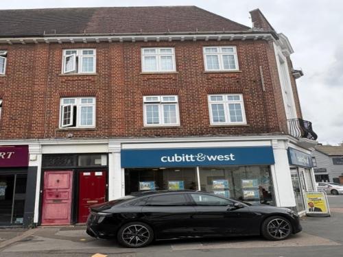 101 Victoria Road, Horley, Surrey, RH6