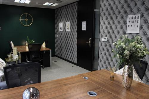 Birchin Court, 20 Birchin Lane, London, EC3V