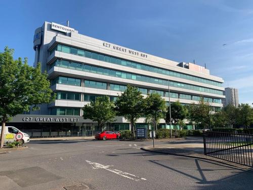27 Great West Road, Brentford, TW8
