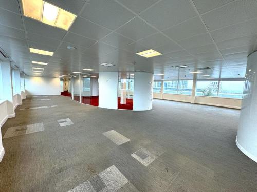 27 Great West Road, Brentford, TW8
