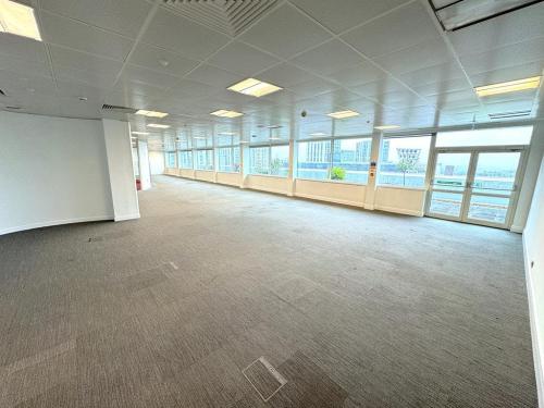 27 Great West Road, Brentford, TW8