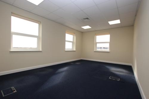 Unit 14 Halifax Court, Fernwood, Newark, NG24