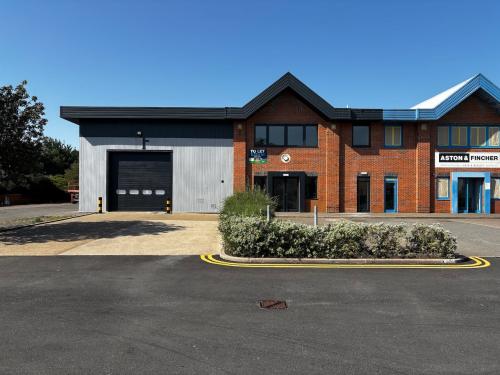 Unit F, Airport Executive Park, President Way, Luton, LU2