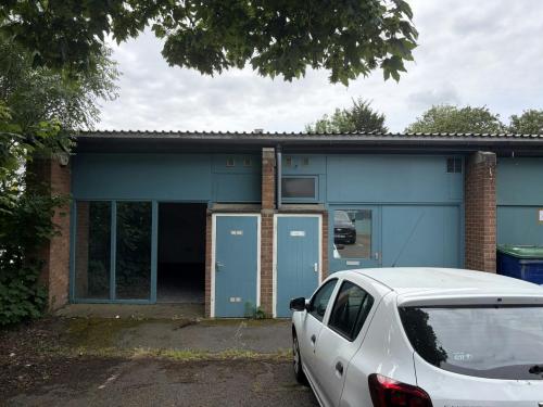 Unit 24, Fiddlebridge Industrial Centre, Lemsford Road, Hatfield, AL10