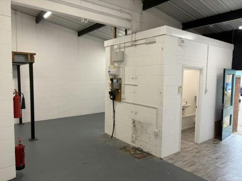 Unit 24, Fiddlebridge Industrial Centre, Lemsford Road, Hatfield, AL10