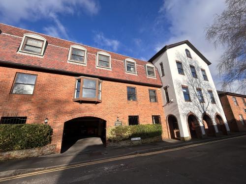 Suite 3 Dammas House, Dammas Lane, Old Town, Swindon, SN1