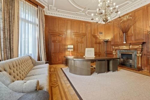 4 Curzon Square, Mayfair, London, W1J