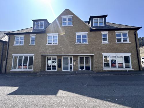 6&10, Moxon Street, Barnet, EN5