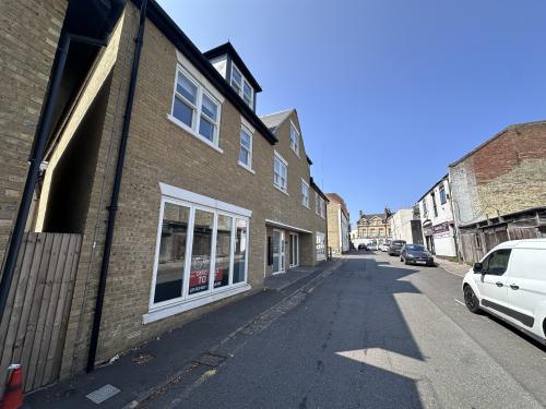 6&10, Moxon Street, Barnet, EN5
