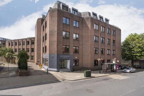 Spencer House, 23 Sheen Road, Richmond, TW9