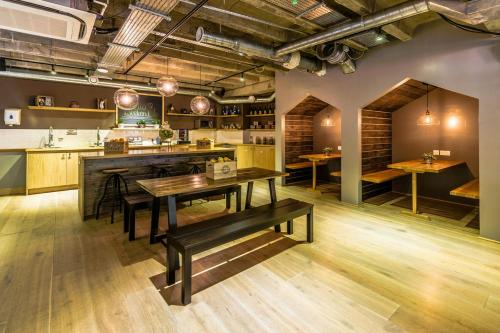 Office 2.1, 2 Bath Place, Shoreditch, London, EC1V