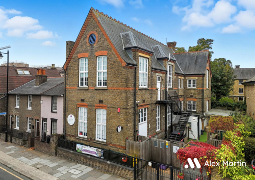 Half Acre, Brentford, TW8