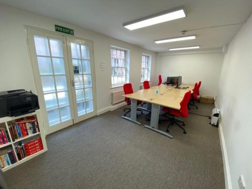 2 London Road, Newbury, RG14