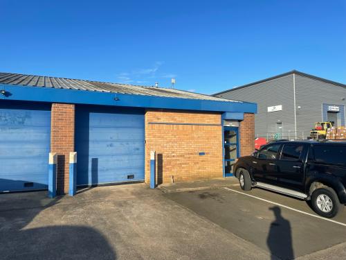 Unit 861, Plymouth Road Industrial Estate, Slough, SL1