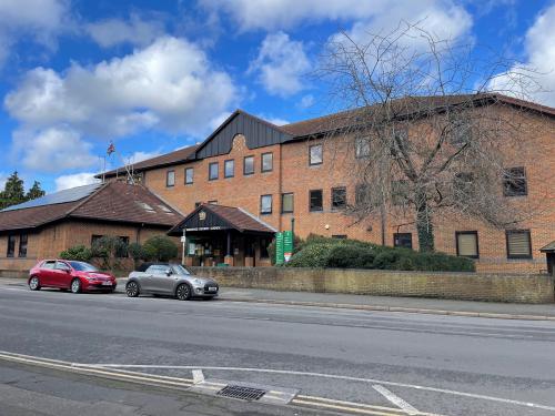 8 Station Road East, Oxted, RH8