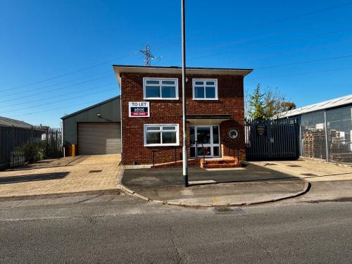 Unit 2, Eastern Avenue, Dunstable, LU5