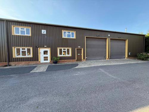 Unit J, Lambs Farm Business Park, Reading, RG7
