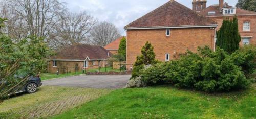 Oaklea Court, High Street, Hartfield, TN7
