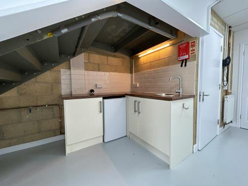 Unit 18 Star West, Westmead Industrial Estate, Swindon, SN5