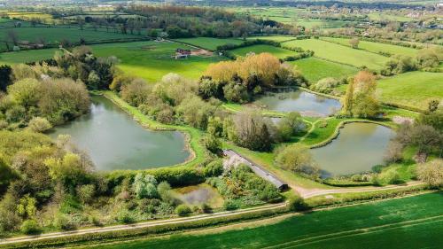 Foxholes Fisheries, Crick, NN6
