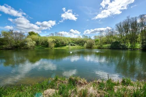 Foxholes Fisheries, Crick, NN6