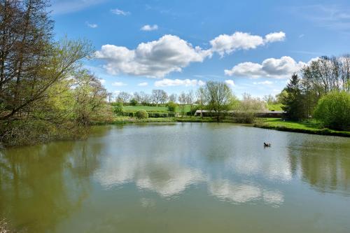 Foxholes Fisheries, Crick, NN6