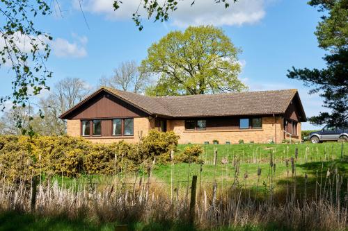 Foxholes Fisheries, Crick, NN6