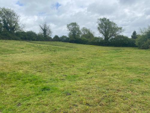 6.5 Acres Paddock Land And Stables, Church End, Syresham, Brackley, NN13