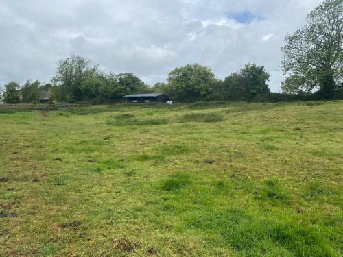 6.5 Acres Paddock Land And Stables, Church End, Syresham, Brackley, NN13