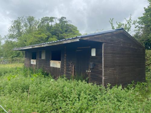 6.5 Acres Paddock Land And Stables, Church End, Syresham, Brackley, NN13