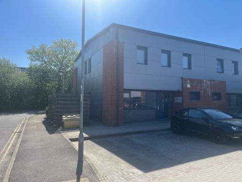 Unit 17, Oakhurst Business Park, Wilberforce Way, Southwater, RH13