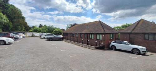 5 Swan Court, Pulborough, RH20