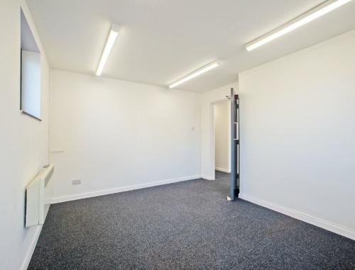 Unit 9 Chesterfield Way, Hayes, UB3