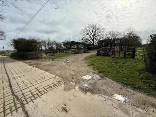 Blackmires Lane, Silverstone, Towcester, NN12