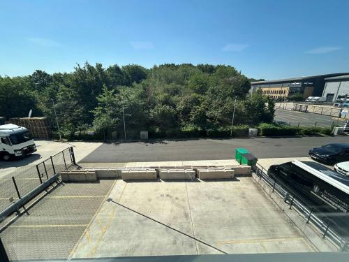 3, Ellesfield Trade Centre, Ellesfield Avenue, Bracknell, RG12